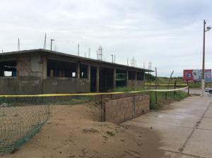 LA CANACO COATZACOALCOS había denunciado en septiembre pasado, que Gertrudis había invadido un terreno del fundo legal, en la calle  Ambrosio Solórza y John Spark, por el malecón. También tenía esta esquina invadida.