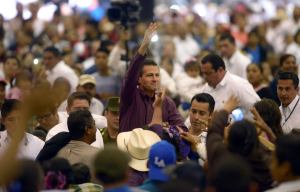 PEÑA NIETO visita el municipio de Boca del Río, que es gobernado por el PAN.