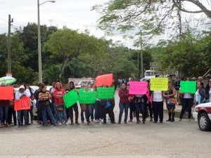 Foto.- Sindicato de maestros al servicio de la universidad tecnológica bloquearon el crucero causando un severo caos.