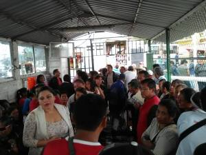 LA AGENTEmunicipal y el director de la CMAS dialogaron con los manifestantes.