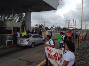 TOMAN LAS CASETAS DEL PUENTE COATZA 1
