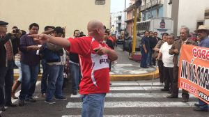 Bloquean calles del centro de Veracruz.