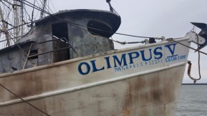 Así quedó el Olimpus V, la embarcación incendiada.