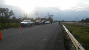 EL CUERPO FUE ARROJADO A ORILLAS DE LA AUTOPISTA.
