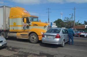 EL TRAILER cargaba sustancias peligrosas y flamables.