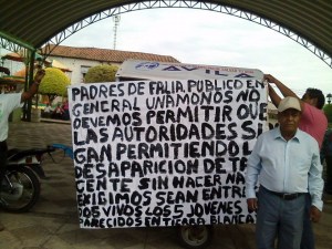 Con pancartas, se manifiestan en Tierra Blanca.