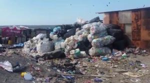 Sigue el incendio del relleno sanitario de Veracruz.