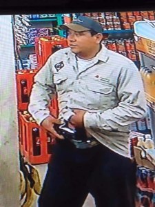 Este es el rostro del delincuente. Ya es buscado.