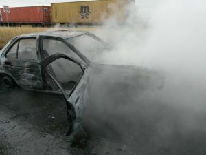 El carro fue pérdida total, por las llamas.