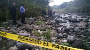 Encuentra cadáver tirado en un arroyo en Córdoba.