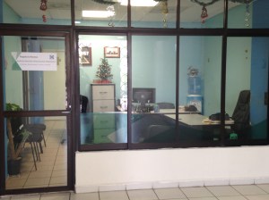 Vacías estaban las oficinas, entre ellas, la de Gersaín Hidalgo Cruz.