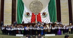 MORENA, la fracción parlamentaria, se manifesta.