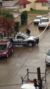 Se encontraron varios casquillos de bala, sobre la calle que desmboca a la Avenida Universidad. (FOTO DE IMAGEN & POLITICA)