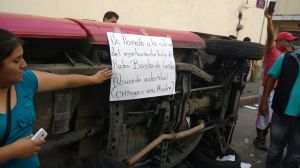 Dejaron volcado una unidad.