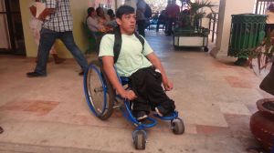 Manuel Alberto Cisneros, un joven luchador que está batallando para conseguir empleo.