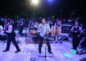 El salsero Oscar de León encendió los ánimos de este Carnaval Coatzacoalcos 2016.