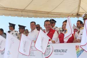 Banderazo de inicio de operativo de seguridad.