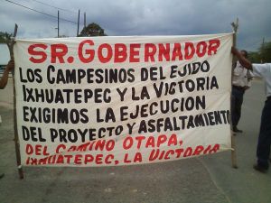 Bloqueo por Oteapan.