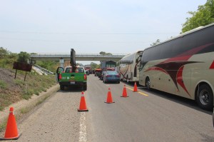 Bloqueo en Las Choapas por campesinos desaparecidos.