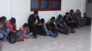 Viajaban a bordo de un microbús. Fueron interceptados por el INM.