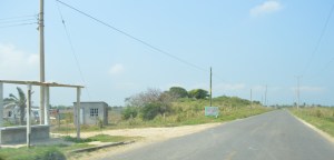  La colonia irregular Nueva Era que no cuenta con licencias de desarrollo urbano ocupan parte de la zona de amortiguamiento en la ampliación carretera.