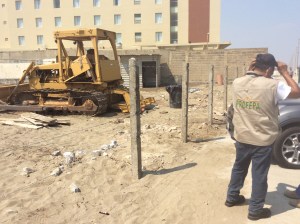 La obra está suspendida; pero aún no se ponen los cintos amarillos de cancelación de trabajos de la compañía por multa oficial de la Profepa.