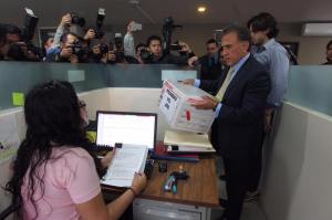 Yunes Linares denuncia a Javier Duarte por enriquecimiento.