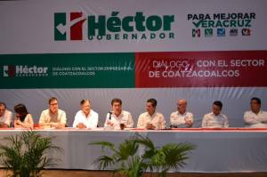 Héctor Yunes, candidato del PRI a la gubernatura de Veracruz, en el centro de Convenciones de Coatzacoalcos.