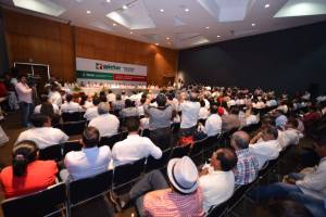 Se reunió con empresarios en el Centro de Convenciones de Coatzacoalcos.