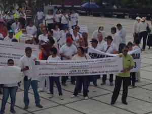 Protagonizan marcha de protesta, los doctores de Coatzacoalcos.