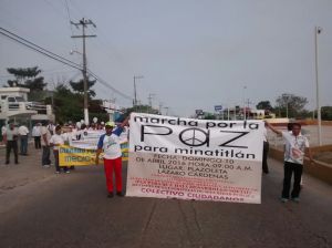 Marcharon contra la inseguridad en la zona sur, ayer en Minatitlán.