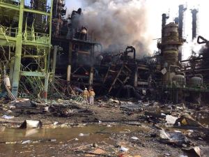 Así quedó la planta Clorados III... se registra una nueva nube tóxica. Hasta ahora suman 13 los muertos.