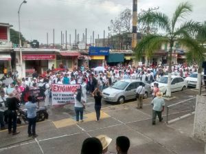 Marcharon cientos de doctores y enfermeras, en reclamo a un alto al secuestro.