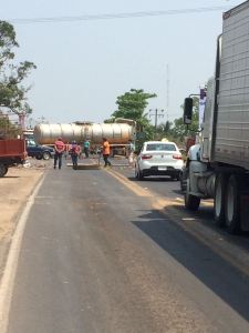 Bloqueo en carretera Canticas. Por el Tomito.