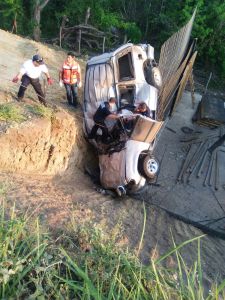 Queda prensado en volcadura.