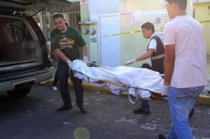 Foto histórica del asesinato de la mujer embarazada.