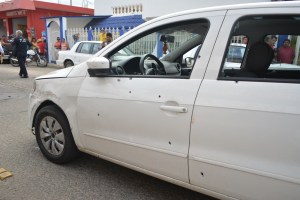 La unidad quedó agujereada por los orificios de bala.