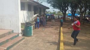 Tanto el Tesorero Municipal como el personal del Ayuntamiento vestían camisas rojas, en apoyo de Héctor Yunes a la gubernatura.