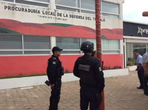 Personal de Seguridad Pública Estatal resguarda las instalaciones.