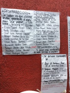 Esta es la lista de los desaparecidos que se encuentran afuera del Hospital de Zona IMSS Coatzacoalcos.
