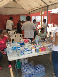 Recolectan víveres afuera del IMMS Coatzacoalcos, Hospital de Zona.