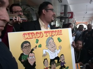 El hermano de López Obrador está casado con la Oficial Mayor de la SEV del Gobierno de Veracruz, dijo el PRD.