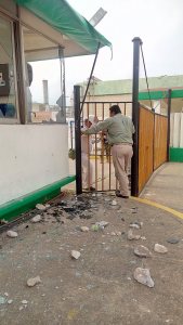 Así se encuentran los accesos a PMV, tras la manifestación de los padres de familia.