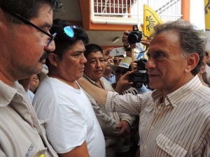 Pidió a los petroleros que voten por él.