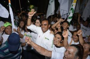 Víctor Rodríguez es el favorito en Coatzacoalcos.