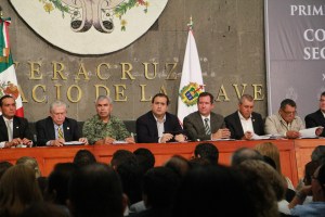Javier Duarte, Gobernador de Veracruz, en sesión de seguridad.