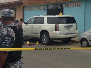 En el lugar del crimen quedó un charco de sangre.