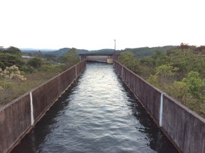El acueducto desde el Río Uxpanapa llega hasta la presa Cangrejera que alimenta a los complejos industriales.