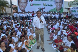 Miles de simpatizantes priistas y adherentes al candidato Víctor Rodríguez, en su cierre de campaña en Coatzacoalcos.