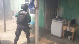 Apagaron el incendio con cubetazos.